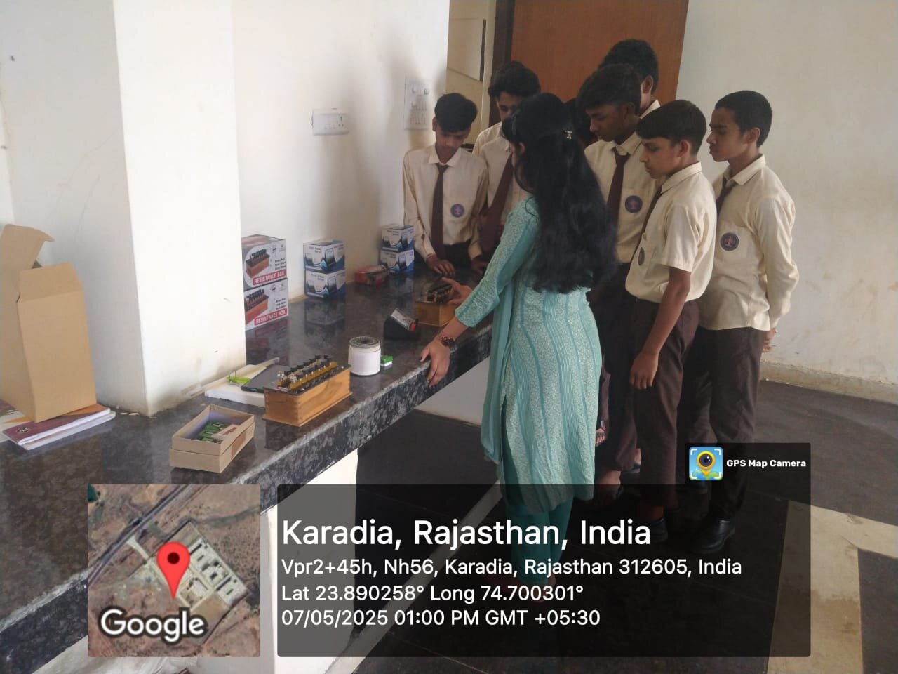 physics lab pic (1) (2)